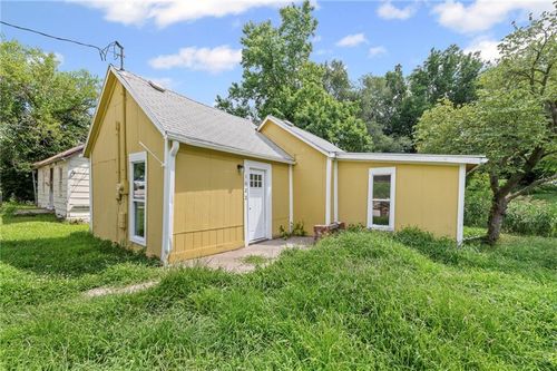 1022 N 8th St, Atchison, KS, 66002-1454 | Card Image