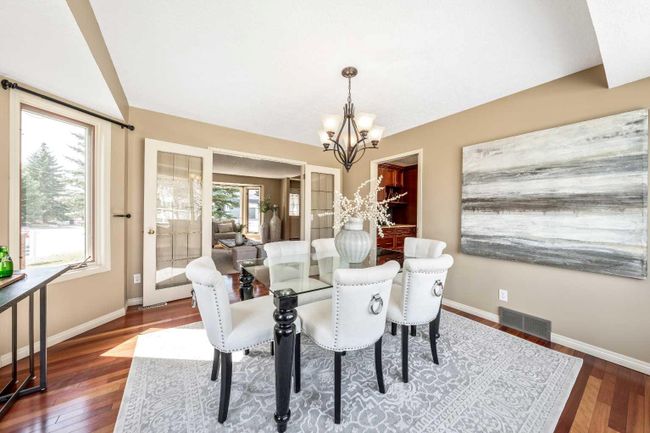 105 Candle Place Sw, Home with 4 bedrooms, 3 bathrooms and 6 parking in Calgary AB | Image 6