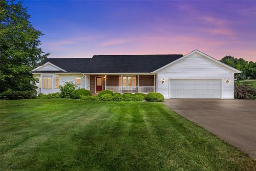 2914 Skyview Ln Ne, Swisher, IA, 52338 | Card Image