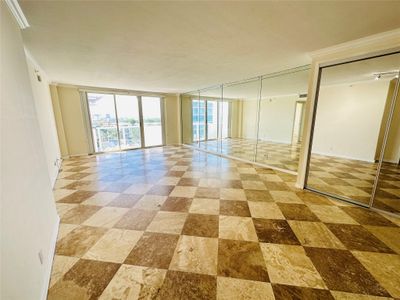 912 - 9195 Collins Ave, Condo with 1 bedrooms, 1 bathrooms and null parking in Surfside FL | Image 3