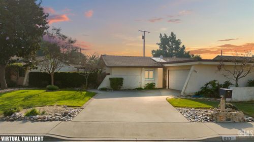 637 Village Green St, Porterville, CA, 93257-2054 | Card Image