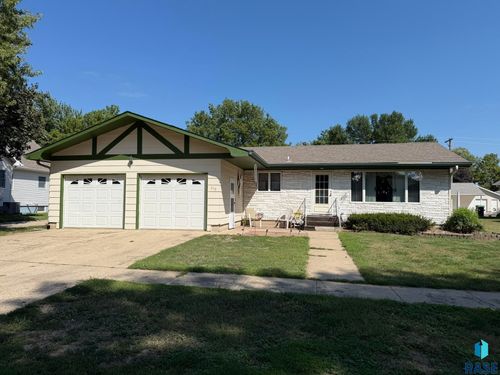 618 S Cherry St Street, Freeman, SD, 57029 | Card Image