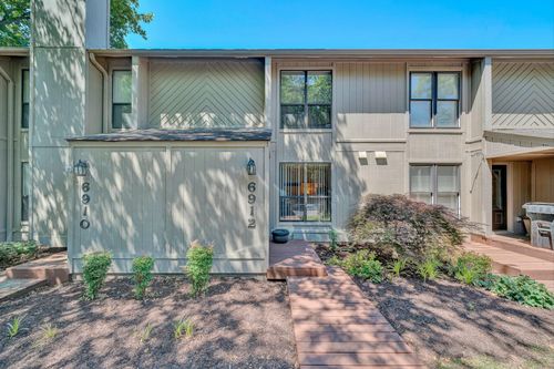 6912 Buck Crossing Dr, Roanoke, VA, 24018-9069 | Card Image