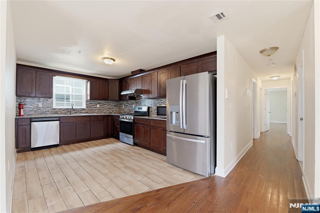 Residential Income in Newark 5