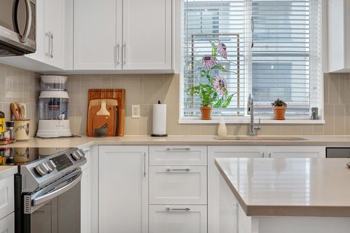 110-20356 72b Ave, Langley, BC, V2Y4J9 | Card Image