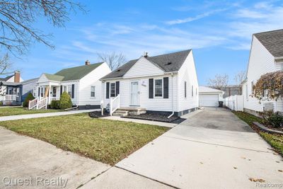 3245 Charles Street, Home with 2 bedrooms, 1 bathrooms and null parking in Trenton MI | Image 3