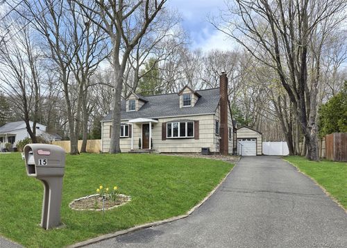 15 Wrana St, Medford, NY, 11763-3513 | Card Image