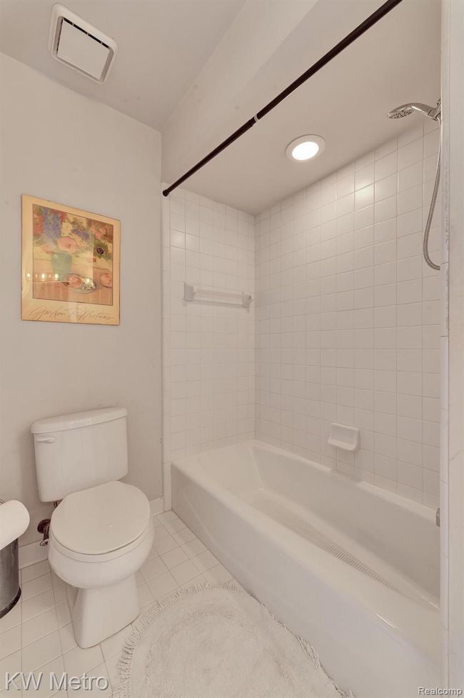 Bathroom | Image 26
