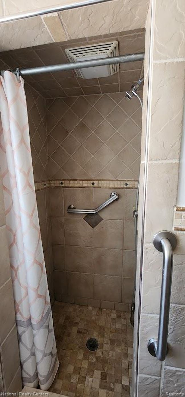 30 Bath 2-1.jpg | Image 23