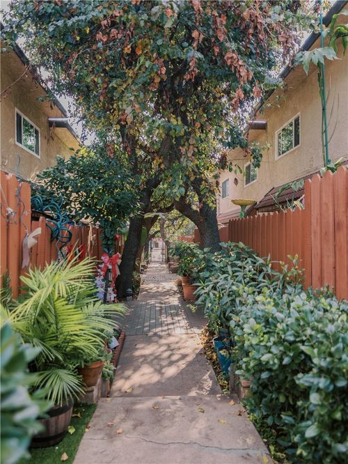 unit-202-14527 Plummer St, Panorama City, CA, 91402-1177 | Card Image