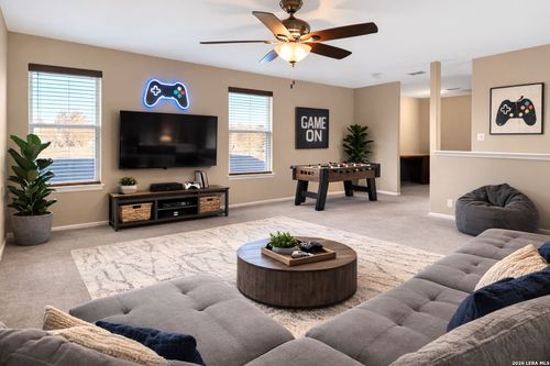 8530 Cheyenne Blf, Converse, TX, 78109-2300 | Card Image