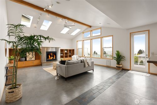 8745 Semiahmoo Dr, Blaine, WA, 98230-9355 | Card Image