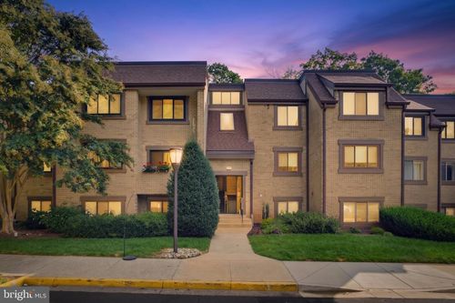 201-1657 Parkcrest Cir, RESTON, VA, 20190-4945 | Card Image