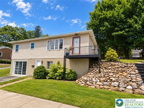 105 W Laurel Ave, Pen Argyl, PA, 18072-1017 | Card Image