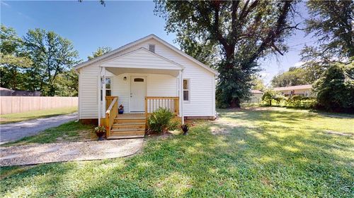 620 E Central St, Nevada, MO, 64772-1608 | Card Image