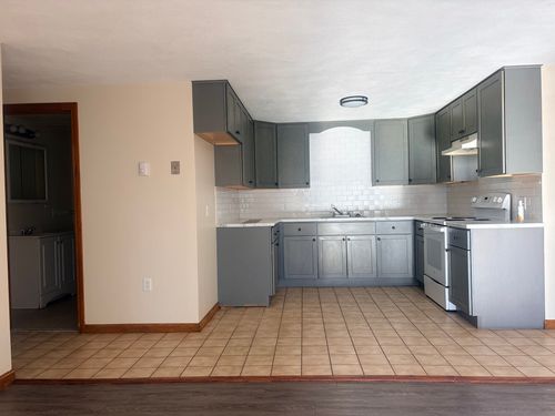 b3-484 Western Ave, Lynn, MA, 01904-3300 | Card Image