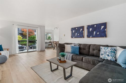 12-8747 Phinney Ave N, Seattle, WA, 98103-3753 | Card Image