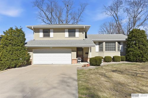 9472 Weir St, Omaha, NE, 68127-2426 | Card Image