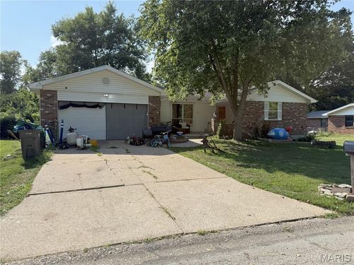 5823 Mayberry Dr, Imperial, MO, 63052-2137 | Card Image