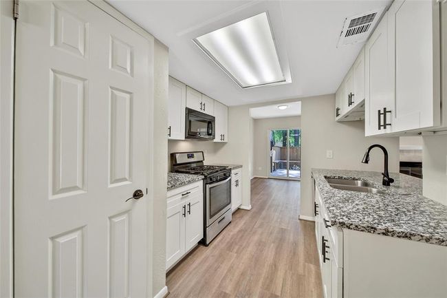 24 W Willowwood Ct, Townhouse with 3 bedrooms, 2 bathrooms and 2 parking in Spring TX | Image 8
