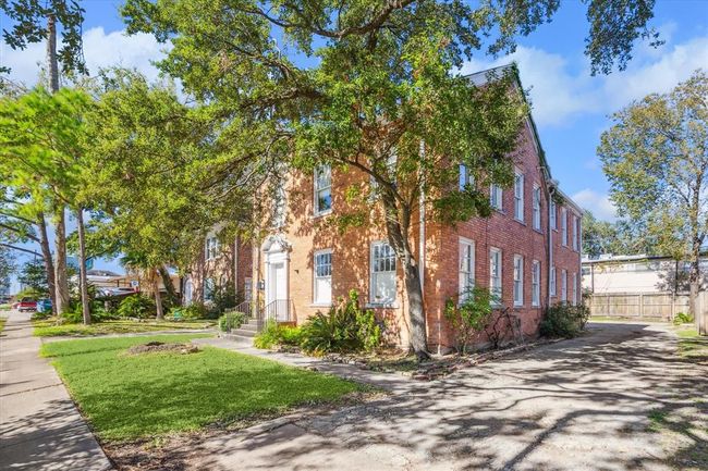 1842 W Alabama St, Home with 2 bedrooms, 2 bathrooms and null parking in Houston TX | Image 4