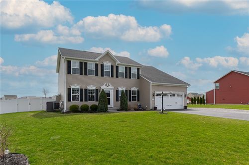 1609 Clovertrail Dr, Farmington, NY, 14425-9374 | Card Image