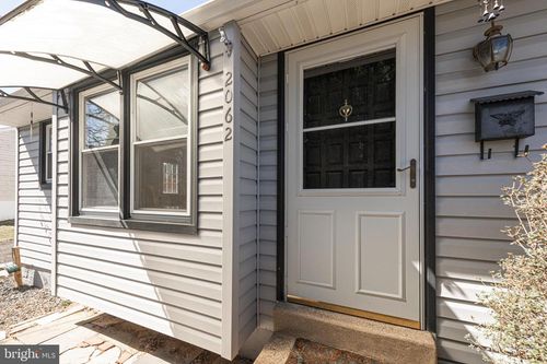 2062 Summit Ave, Oakford, PA, 19053-3653 | Card Image