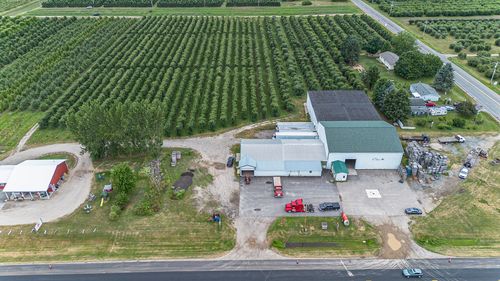 7316 E Main St, Eau Claire, MI, 49111-9532 | Card Image