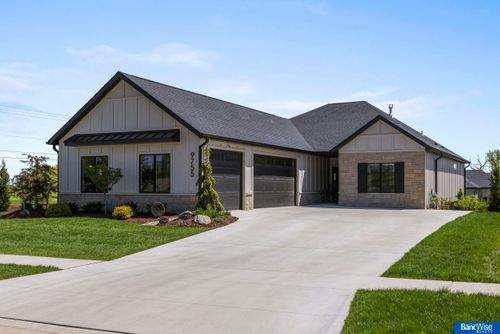 9755 Hillcrest Trl, Lincoln, NE, 68520-1224 | Card Image