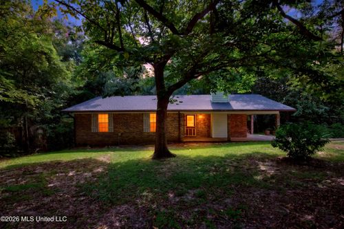 107 Myrtle Rd, Ocean Springs, MS, 39564-5213 | Card Image