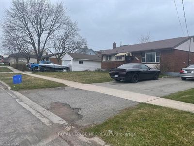 7284 Merritt Ave, House other with 3 bedrooms, 1 bathrooms and 5 parking in Niagara Falls ON | Image 3