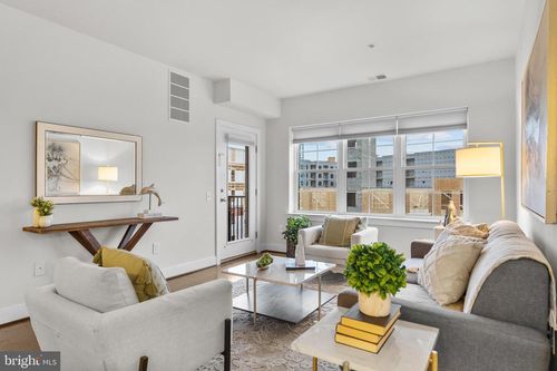 4-402-2905 Bleeker St, FAIRFAX, VA, 22031-1053 | Card Image