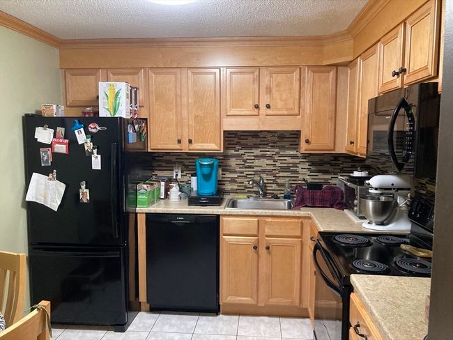 APT-18 - 2 Summit Dr, Condo with 1 bedrooms, 1 bathrooms and null parking in Reading MA | Image 6