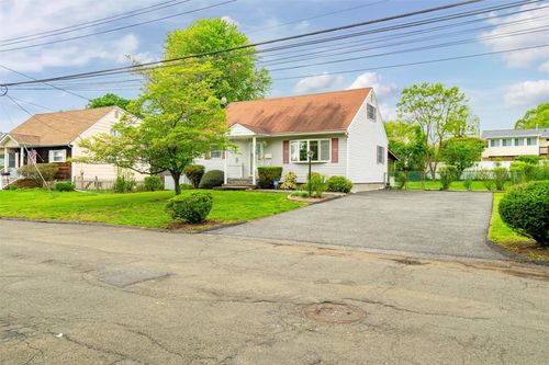 11 Govan Dr, Stony Point, NY, 10980-2432 | Card Image