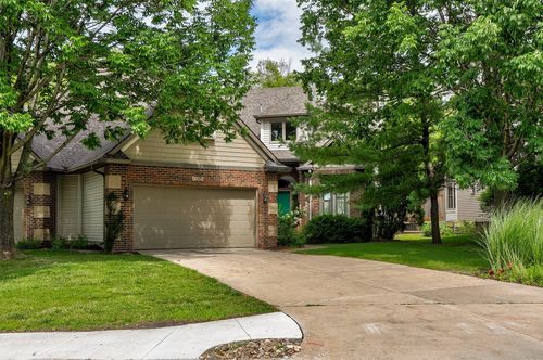 1075 Glen Oaks Dr, West Des Moines, IA, 50266-6647 | Card Image