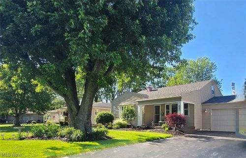 3902 Ayrshire Dr, Youngstown, OH, 44511-1124 | Card Image