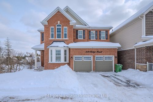 219 Ridge Rd, Cambridge, ON, N3E0C2 | Card Image