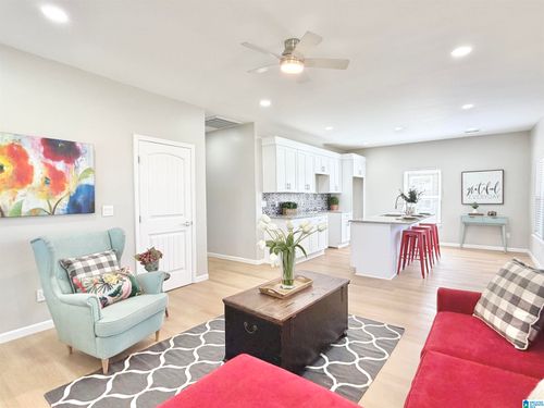 2615 Avenue F, BIRMINGHAM, AL, 35218-2115 | Card Image