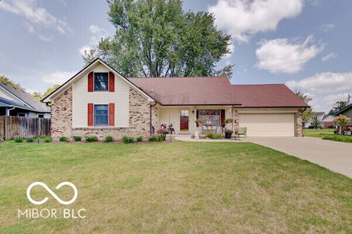 210 Christina Dr, Whiteland, IN, 46184-1666 | Card Image