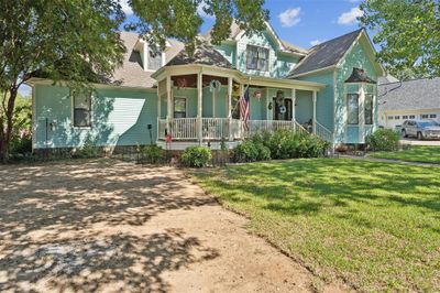 228 W Moore Street, House other with 4 bedrooms, 2 bathrooms and null parking in Granbury TX | Image 2