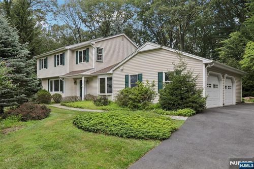 9 Arrowhead Rd, Mahwah, NJ, 07430-1307 | Card Image