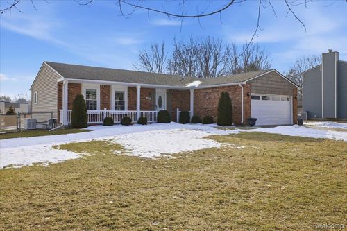 6042 Barker Dr, Waterford, MI, 48329-3100 | Card Image