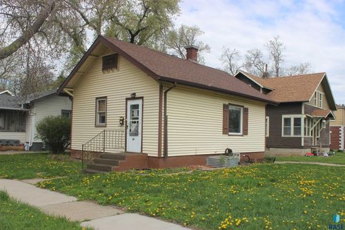 121 5th Ave Ne, Aberdeen, SD, 57401-2811 | Card Image