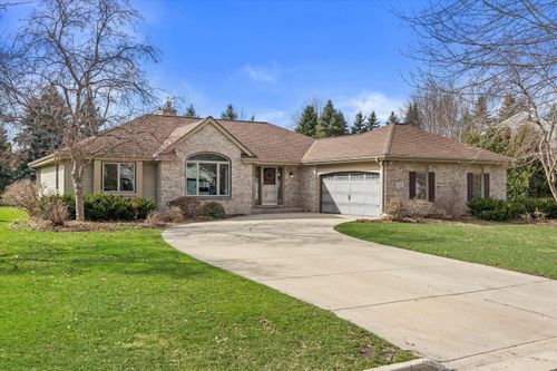 925 Greenway Ter, Hartland, WI, 53029-1170 | Card Image