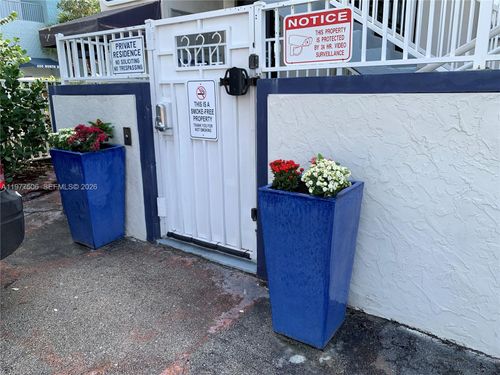 apt-2d-322 Taylor St, Hollywood, FL, 33019-1421 | Card Image