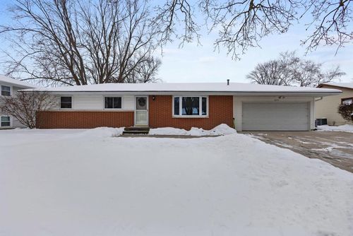 1073 April Lane, Ashwaubenon, WI, 54304 | Card Image