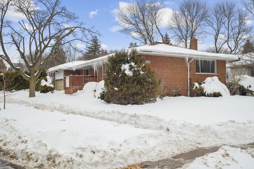 201 Fenn Ave, North York, ON, M2P1Y1 | Card Image