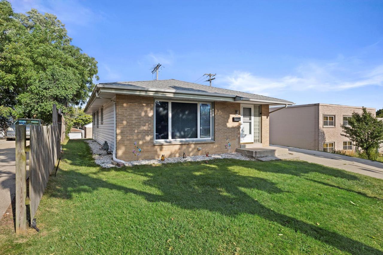92nd St, Milwaukee, WI 53214