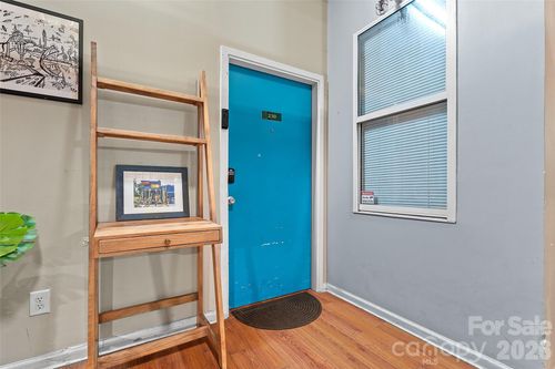 apt-230-201 S Hoskins Rd, Charlotte, NC, 28208-1461 | Card Image