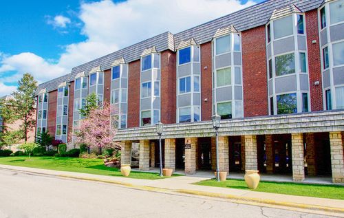 apt-3b-2500 Windsor Mall, Park Ridge, IL, 60068-3639 | Card Image